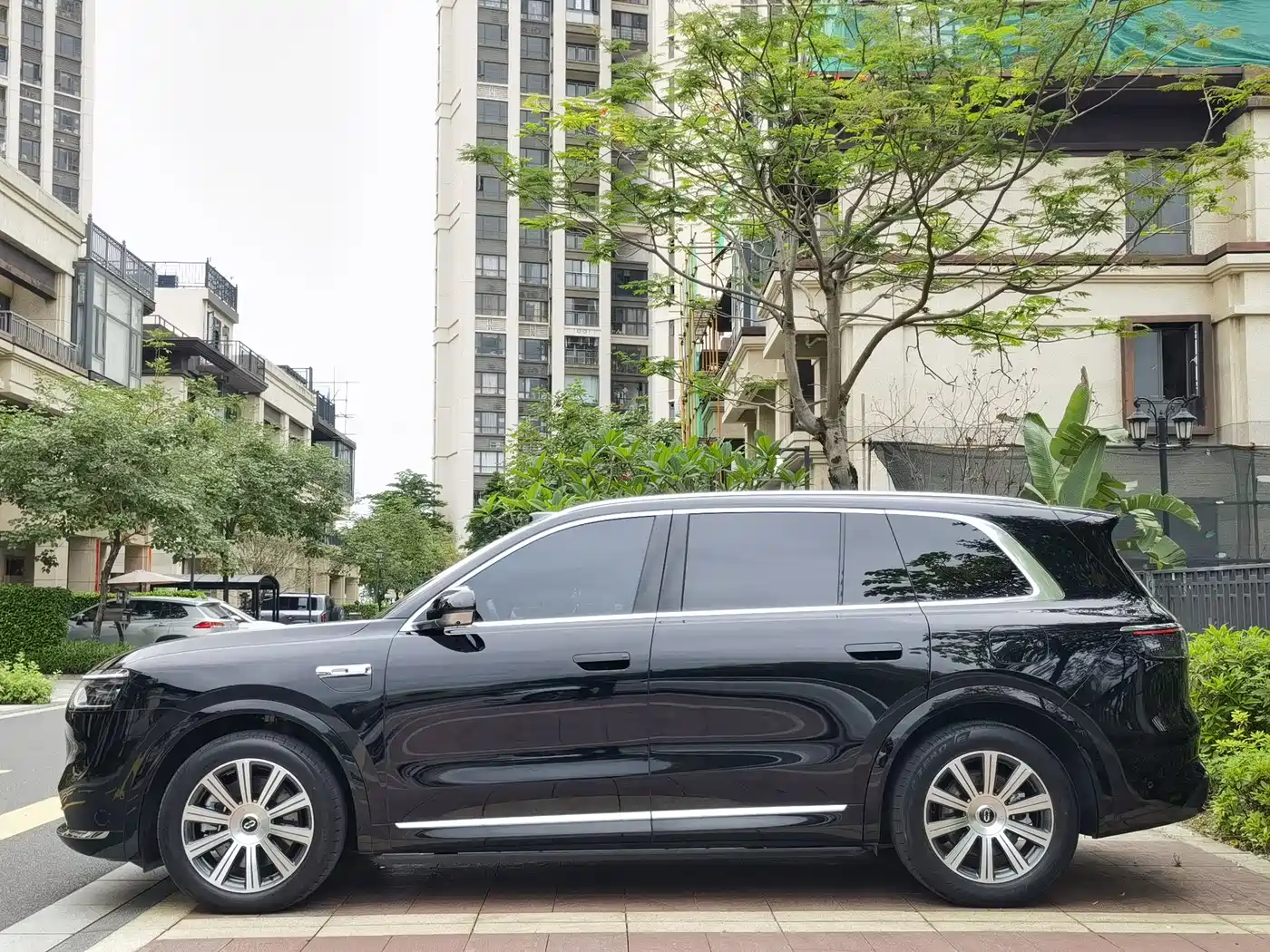 AITO Wenjie AITO M8 2025 Model Extended Range Max+ Edition 53.4kWh 6-Seater фото 7