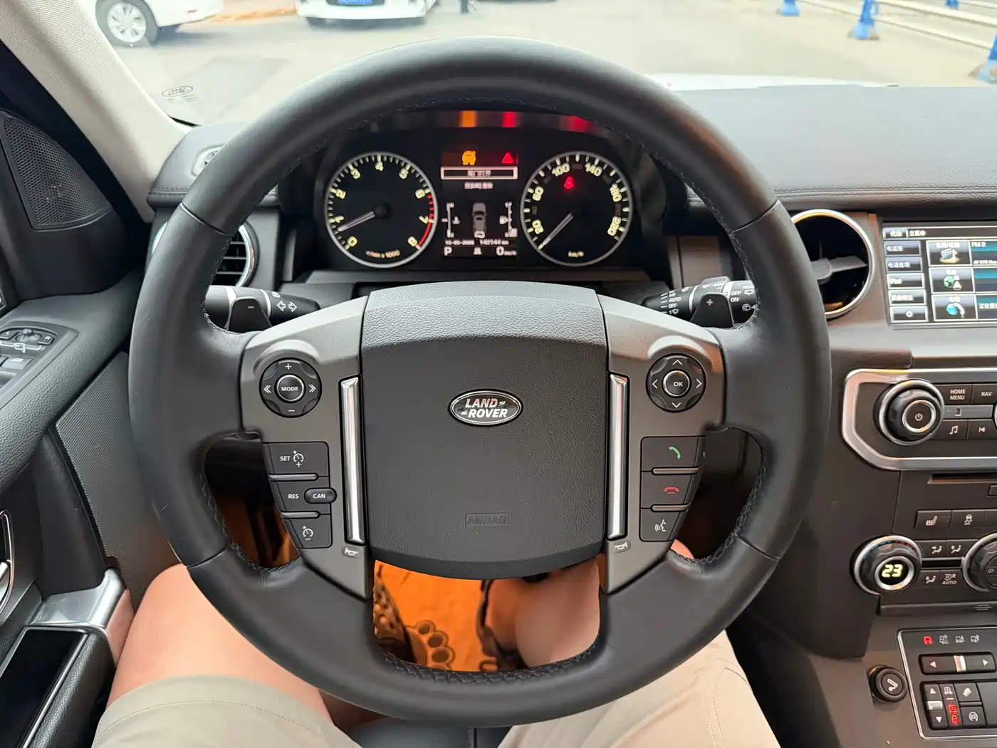 Land Rover Discovery 2014 3.0 SC V6 HSE фото 17