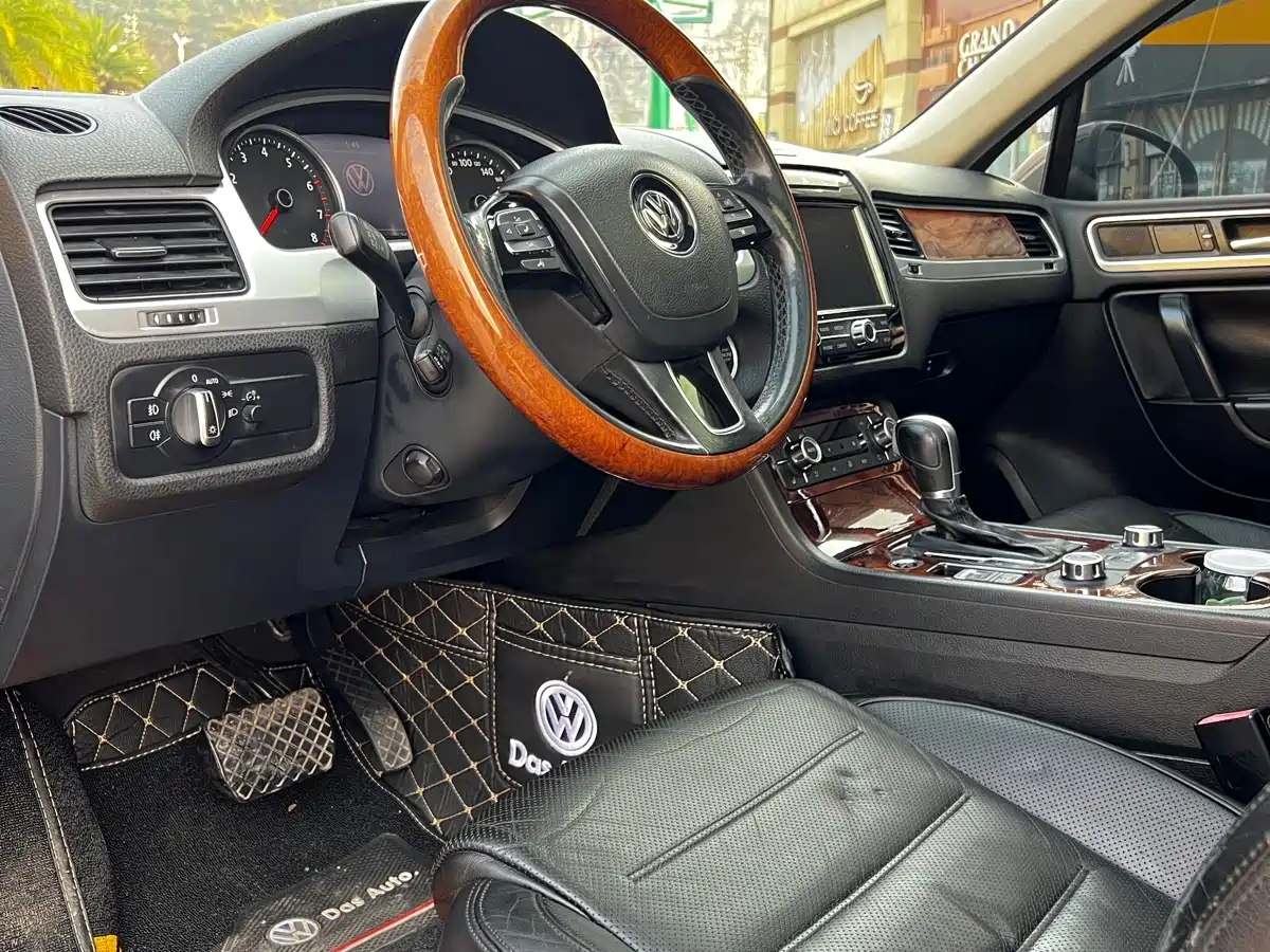 Volkswagen Touareg 2011 3.0TSI Premium фото 15