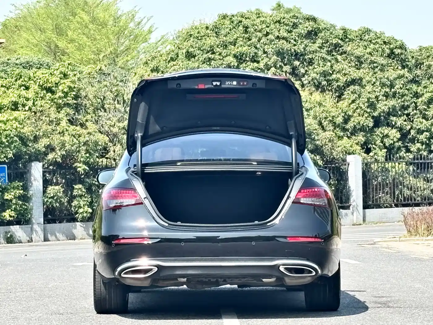 Mercedes-Benz E-Class 2023 E 300 L Luxury фото 26