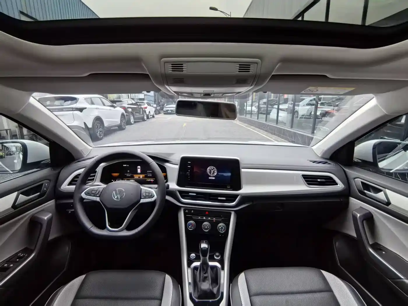 Volkswagen T-ROC 2023 280TSI DSG 2WD Time Edition фото 9