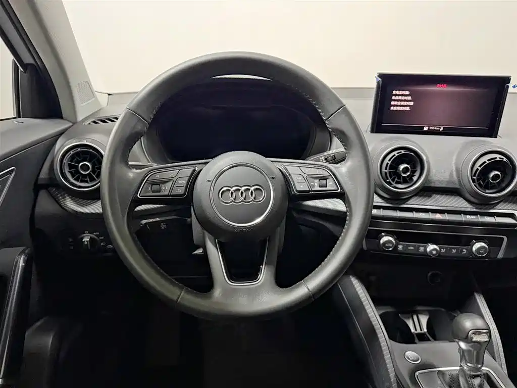 AUDI Q2L E-TRON
