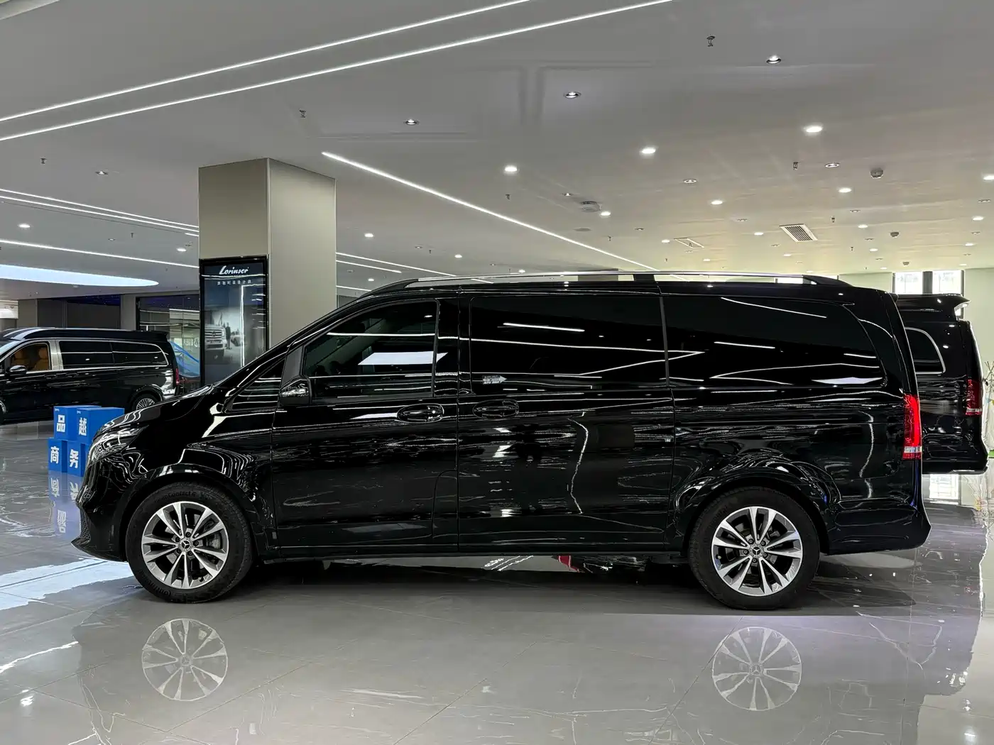 Mercedes-Benz V-Class 2022 V 260 Pilot Edition фото 3