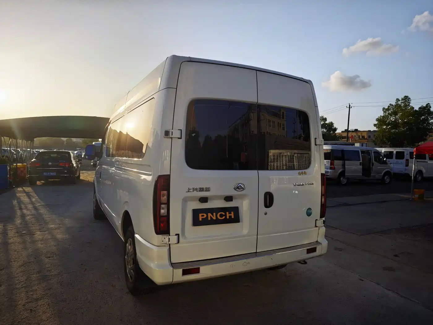 SAIC Maxus Xintu V80 2024 Model PRO Business 6AMT Long Wheelbase Medium Roof 147Ps 9-seater Three-row Non-commercial фото 18