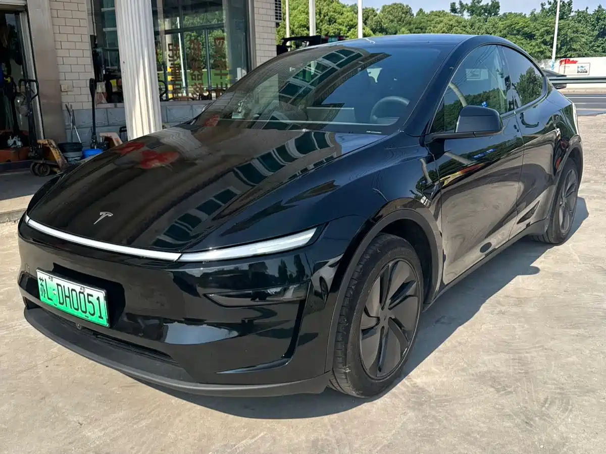 Tesla Model Y 2026 Rear-Wheel Drive