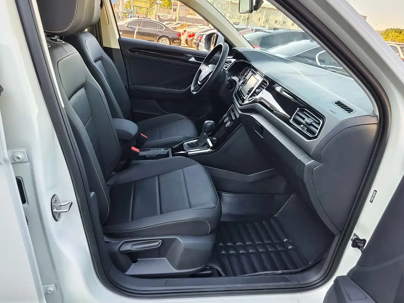 Volkswagen T-ROC 2018 280TSI DSG 2WD Comfort (China V) фото 17