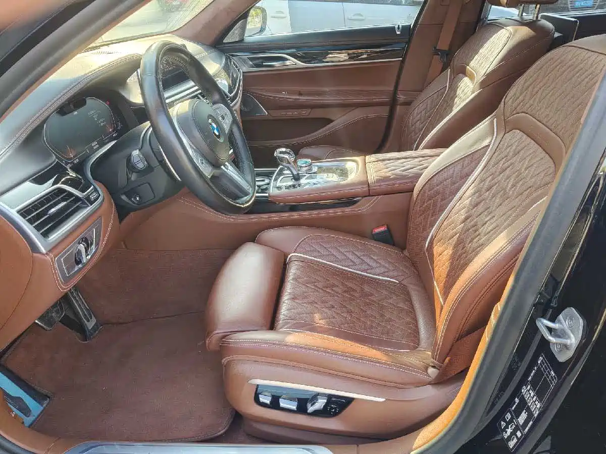 BMW 7 Series 2021 Model 740Li xDrive Executive M Sport Package фото 7