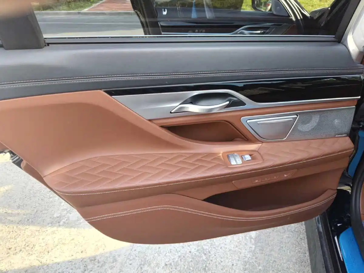 BMW 7 Series 2021 Model 740Li xDrive Executive M Sport Package фото 18