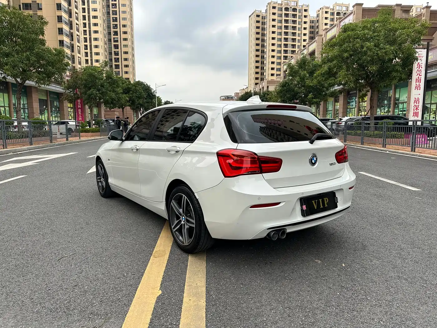 BMW 1 Series (Import) 2016 120i Sport Design Package фото 8