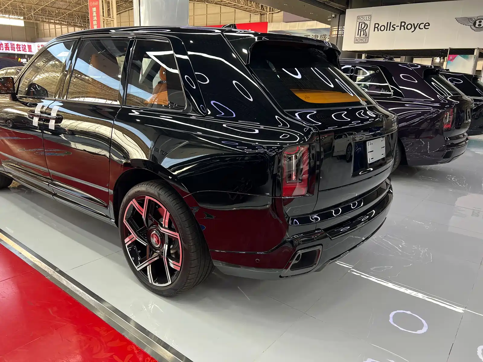 Фото 22 - Rolls-Royce Cullinan