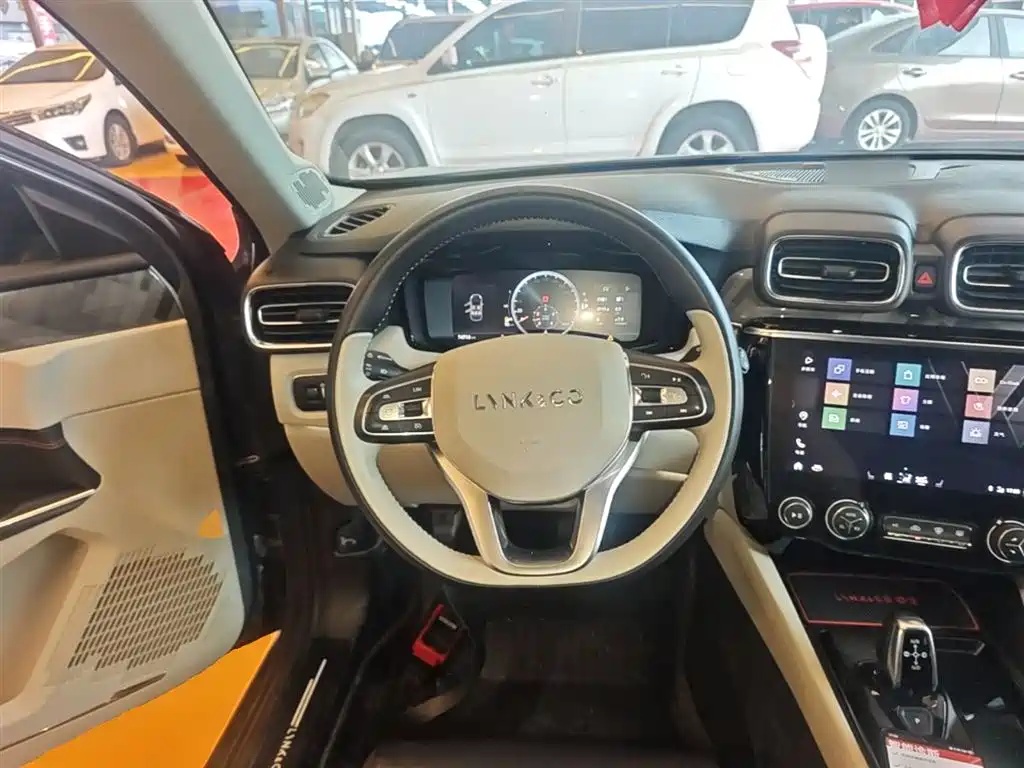 Lynk & Co 02 2018 Model 1.5T DCT 2WD Yao Pro Edition China V фото 11