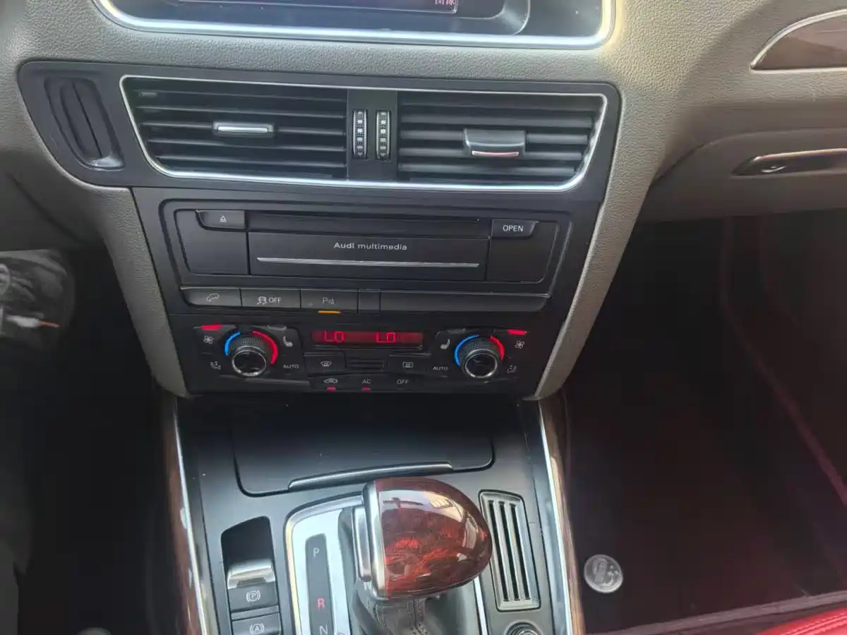 Audi Q5 2012 2.0TFSI Comfort фото 8