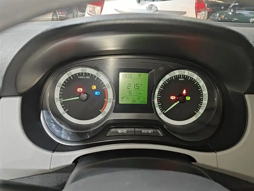 Škoda Fabia 2017 1.4L Auto Car Enjoy Edition фото 12