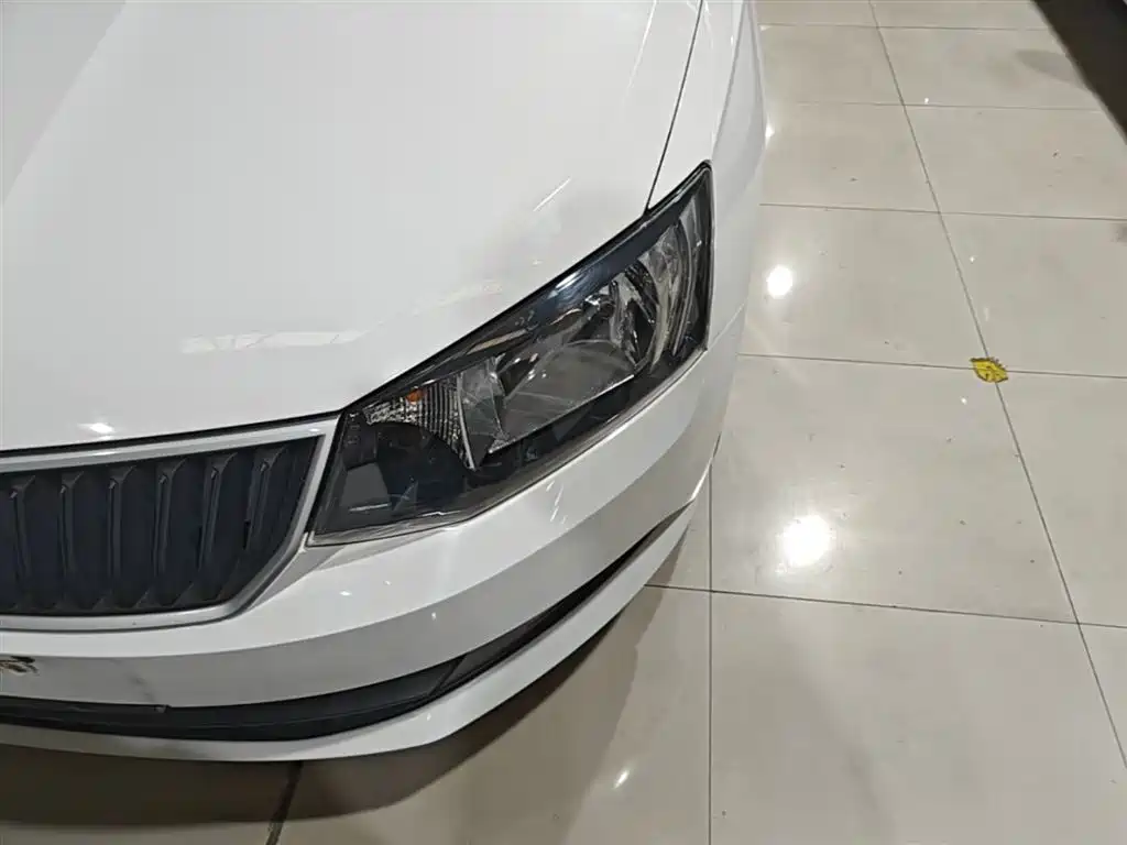 Škoda Fabia 2017 1.4L Auto Car Enjoy Edition фото 24