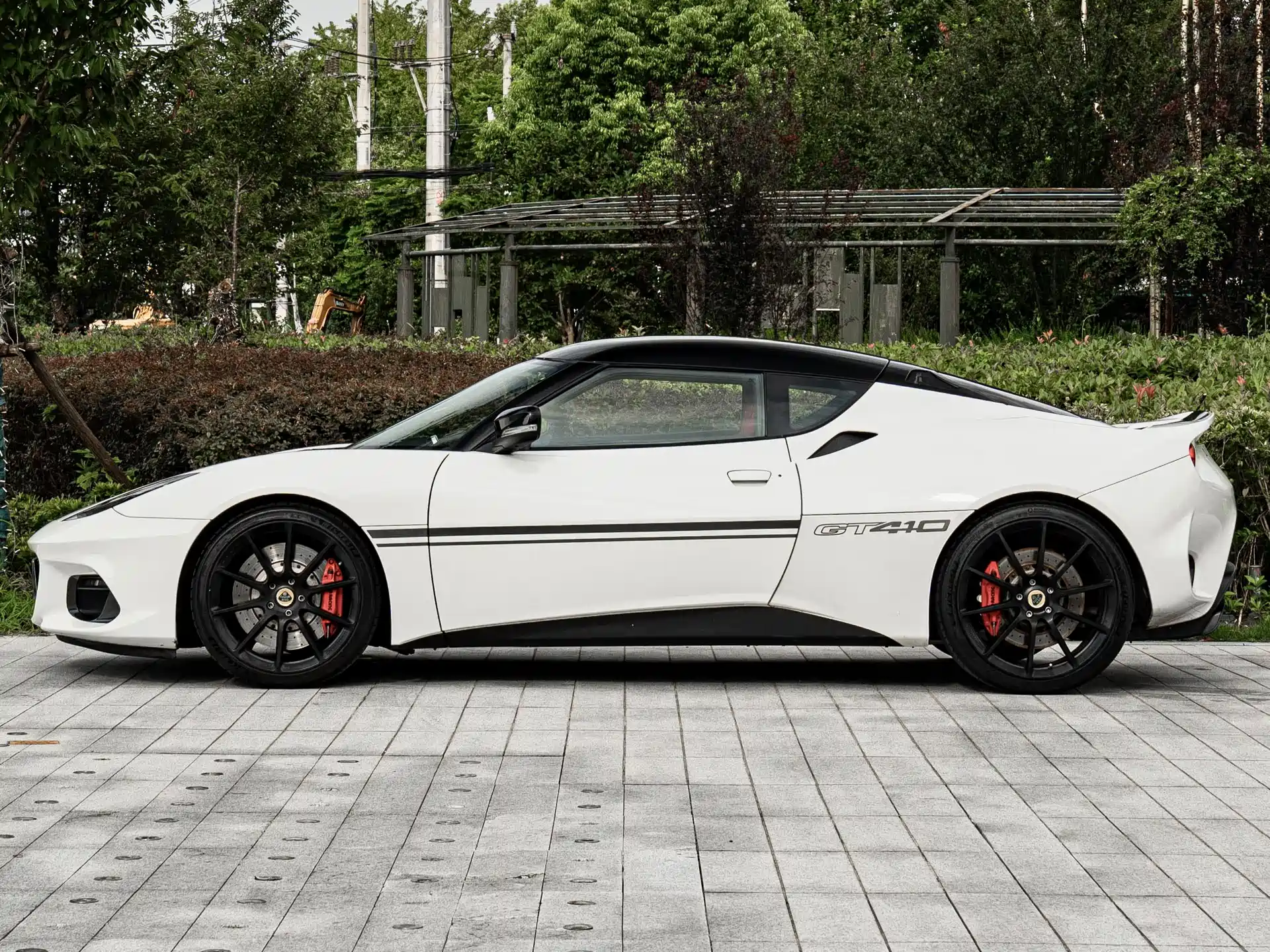 Photo 4 - Lotus Evora
