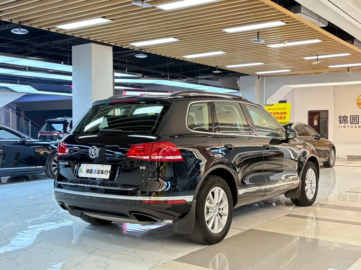 VOLKSWAGEN TOUAREG