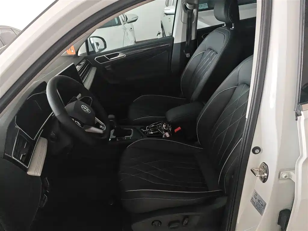 Volkswagen Tiguan L 2023 330TSI Auto 2WD R-Line Premium Edition фото 11