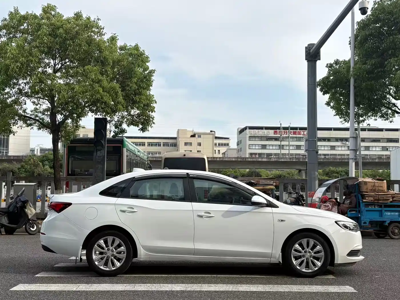 Buick Excelle 2018 15T Dual Clutch Elite (China V) фото 4