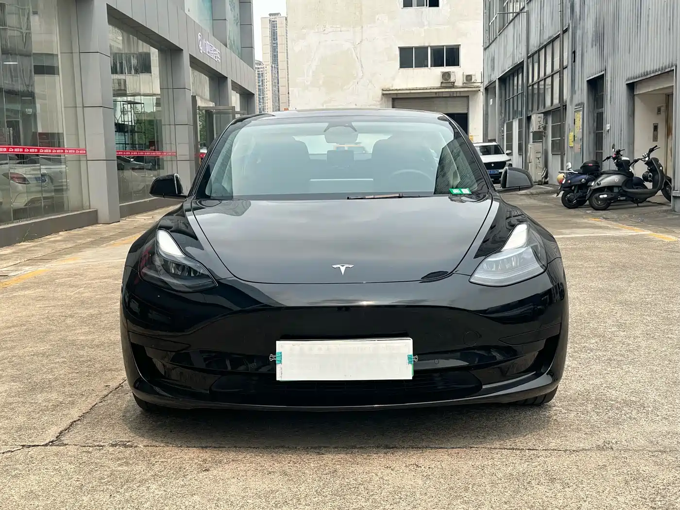 TESLA MODEL 3
