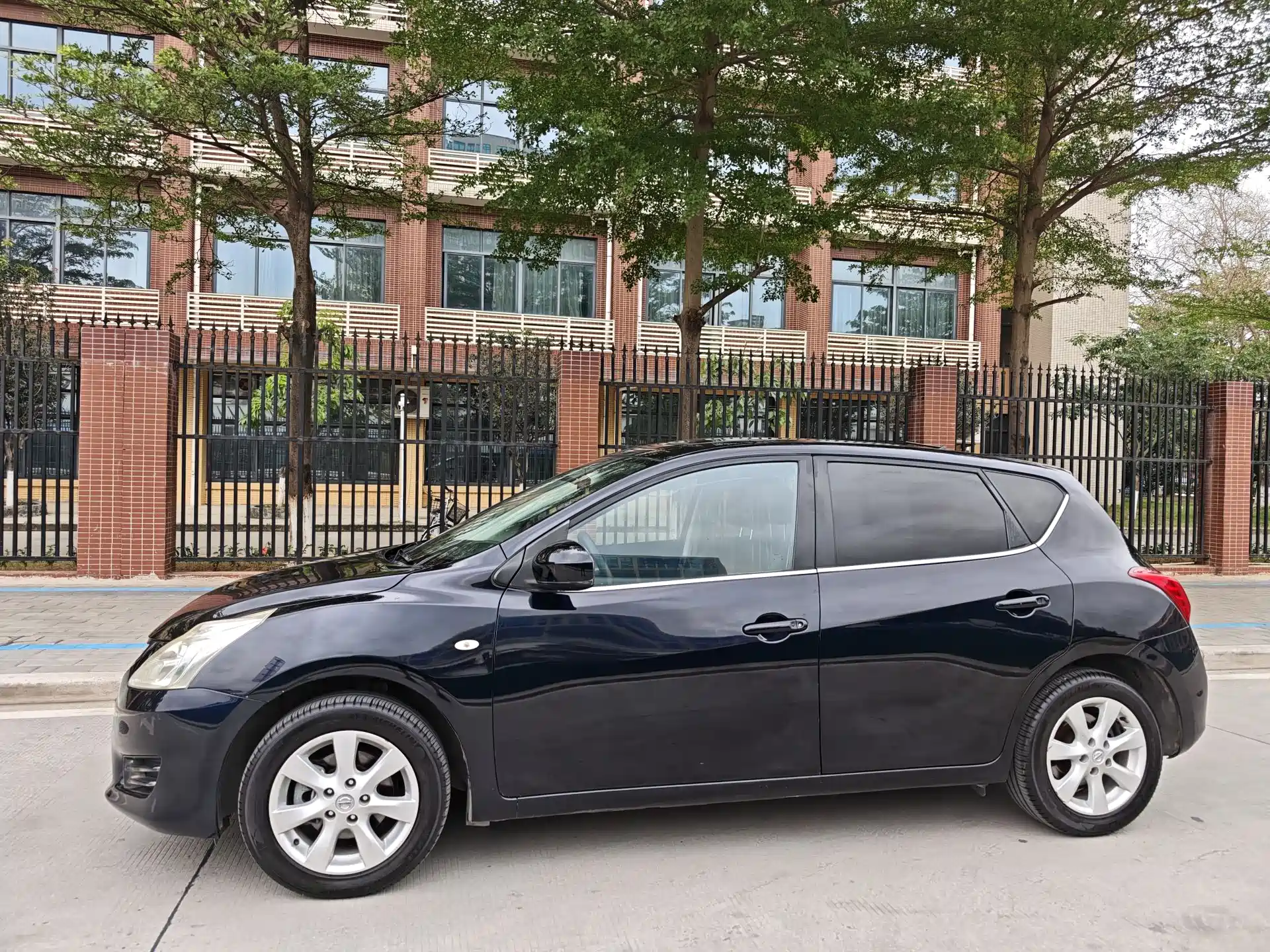 Photo 4 - Nissan Tiida