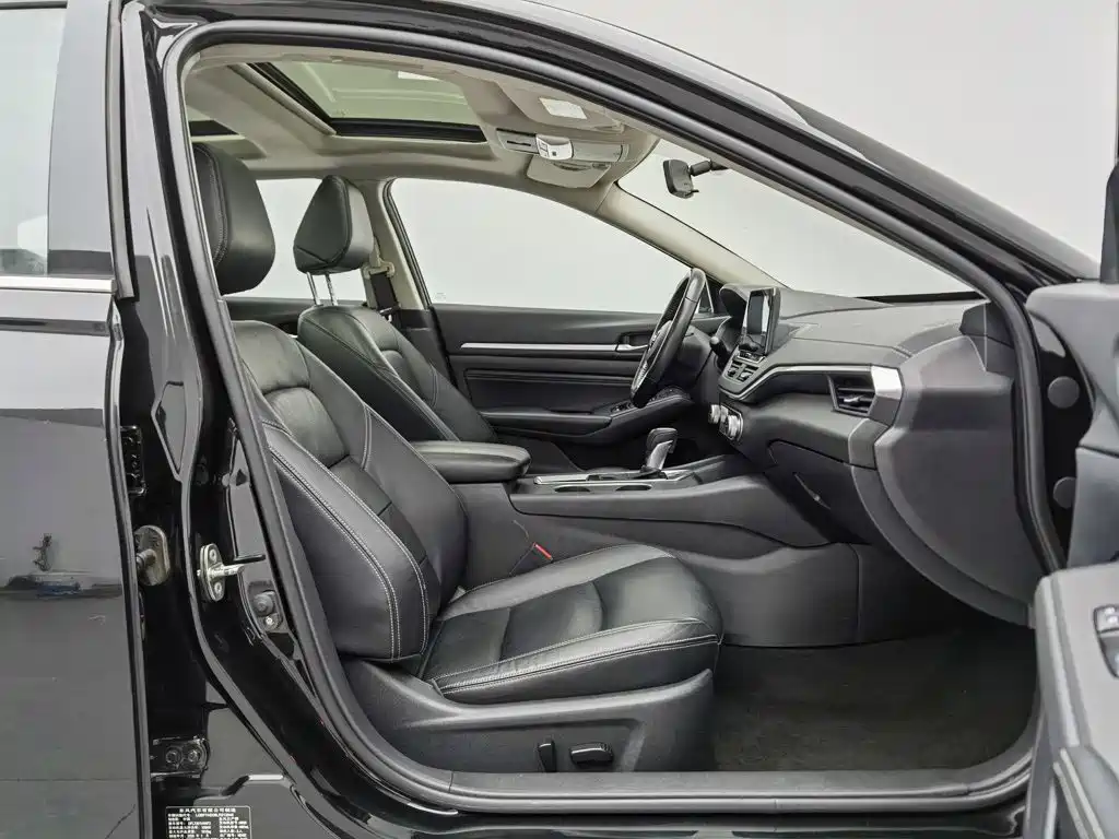 Photo 23 - Nissan Teana