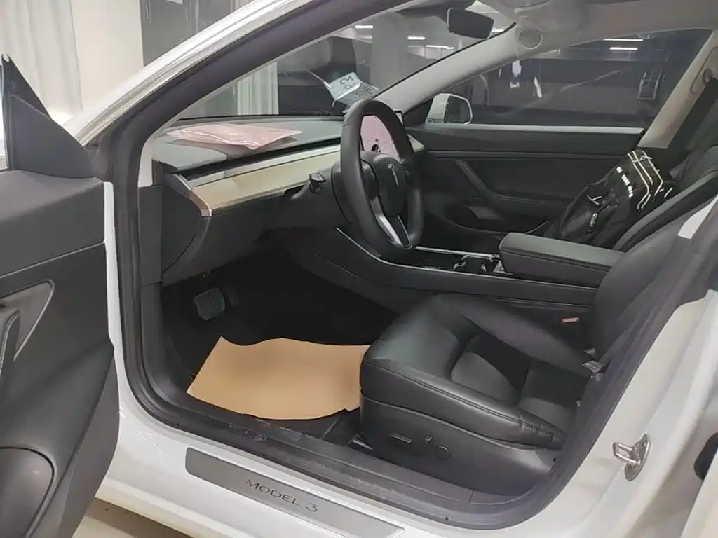 Фото 16 - Tesla Model 3