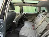 Photo 7 - Volkswagen Tiguan L