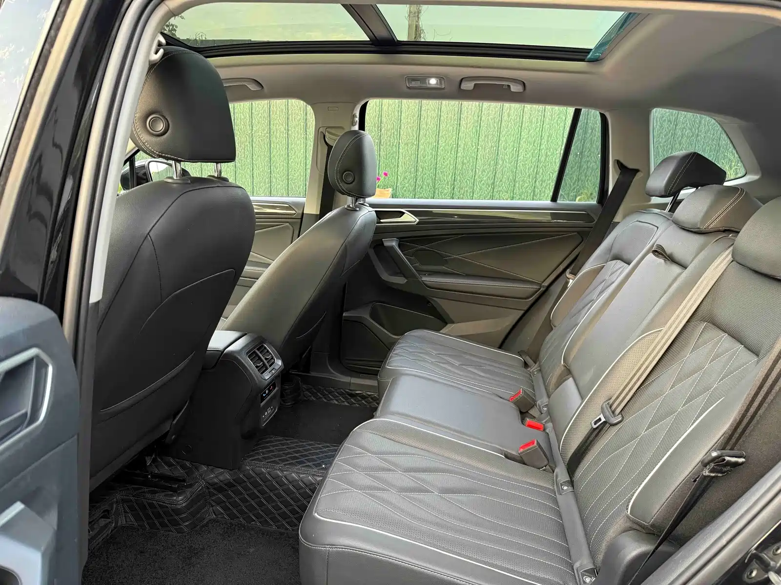 Photo 7 - Volkswagen Tiguan L