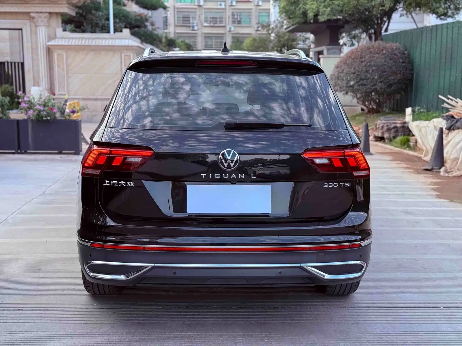 Photo 11 - Volkswagen Tiguan L
