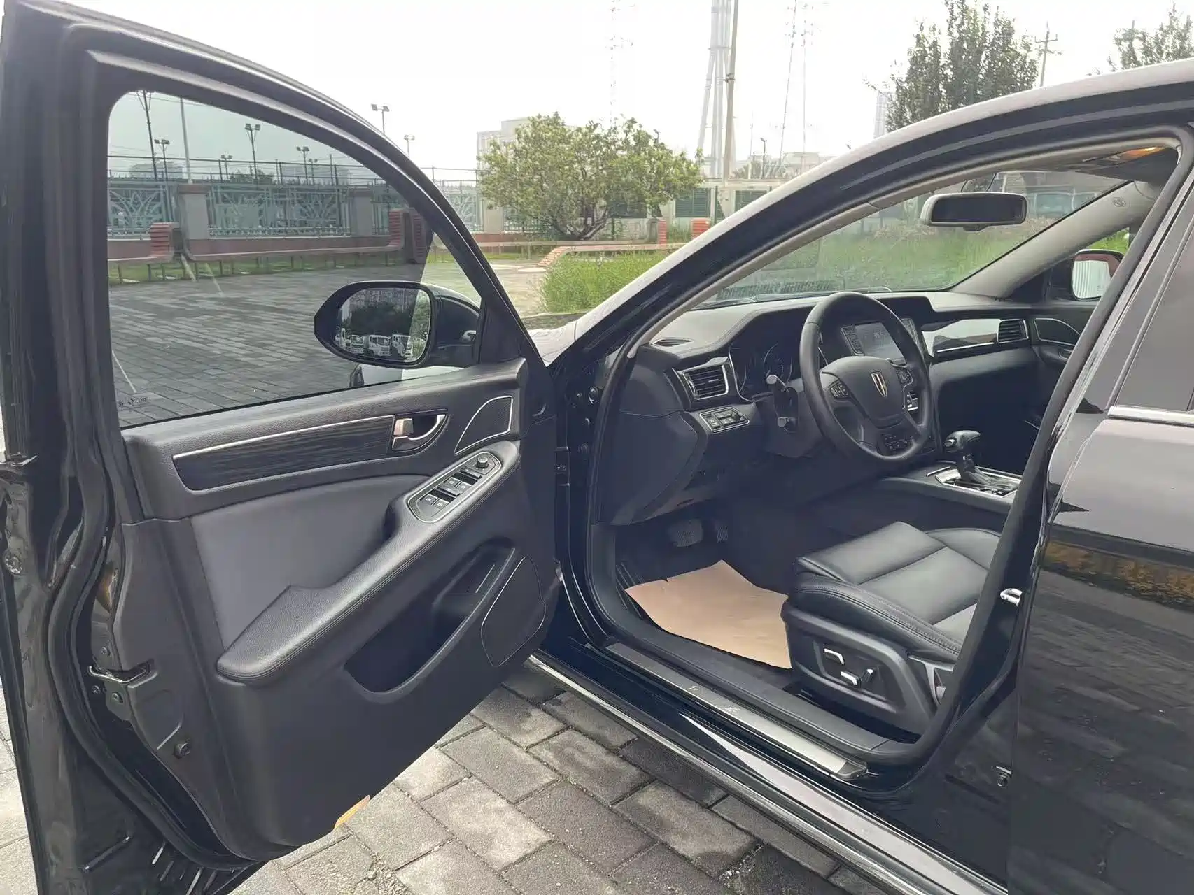 صورة 12 - Hongqi H7