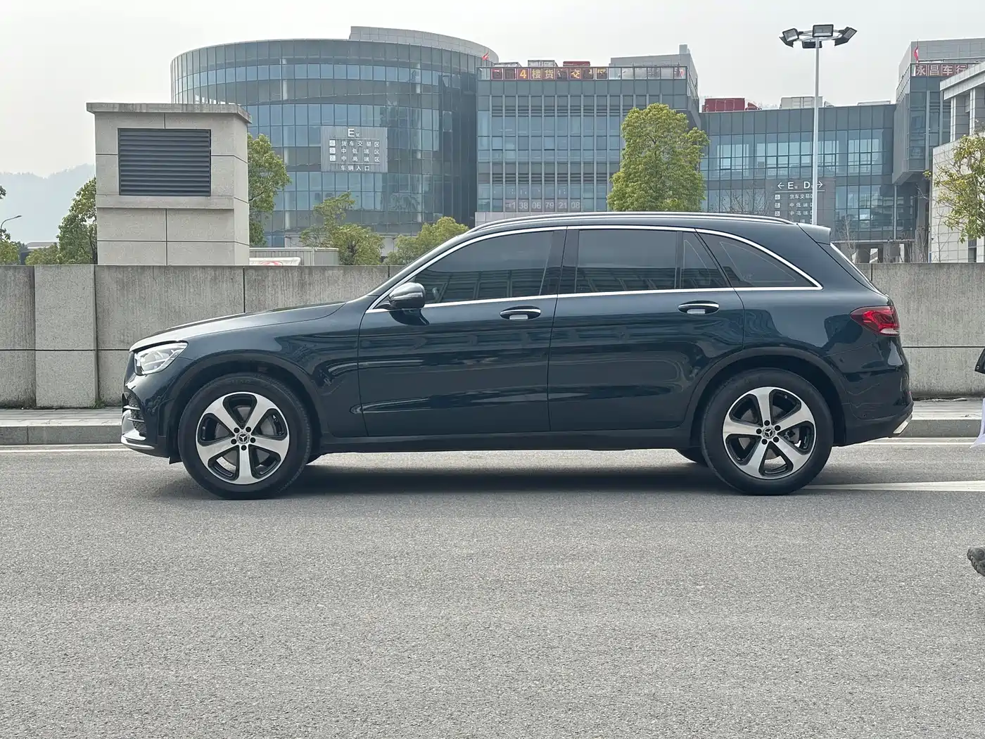 Mercedes-Benz GLC 2022 Model GLC 260 L 4MATIC Dynamic Edition фото 4