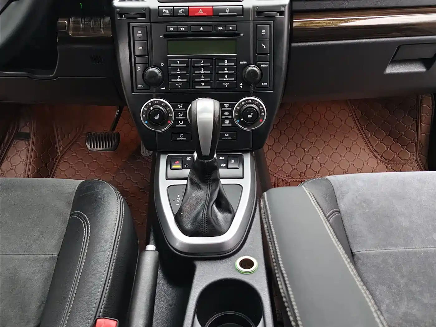 Land Rover Freelander 2 2011 3.2L i6 SE Petrol фото 11