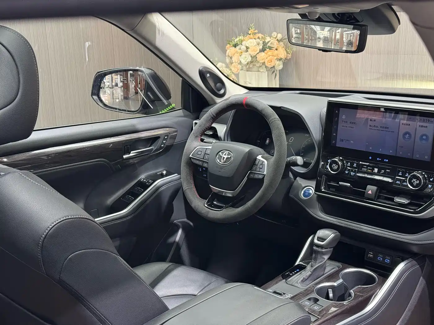 Toyota Highlander 2022 Dual Engine 2.5L 4WD Supreme Edition 7-Seater фото 18