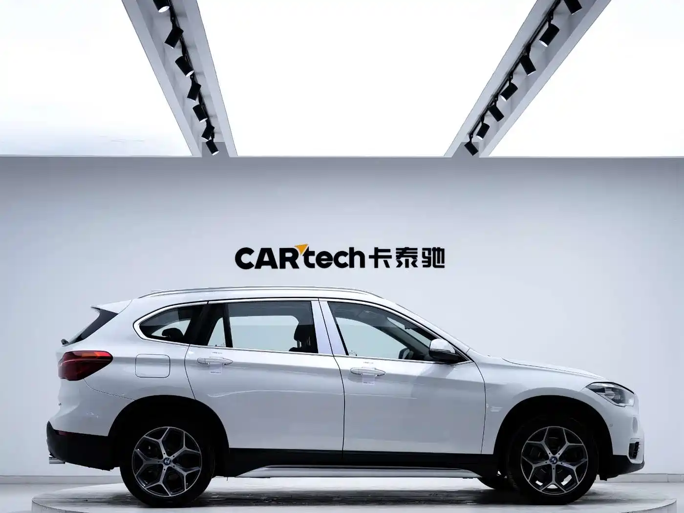 BMW X1 2019 xDrive20Li Premium Model фото 3