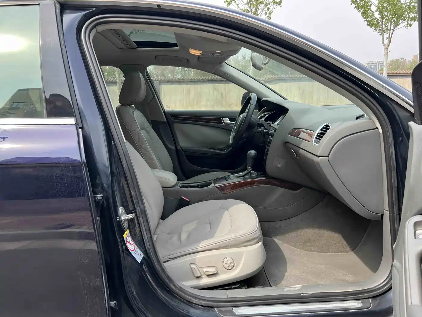 Audi A4L 2010 2.0 TFSI Standard фото 10