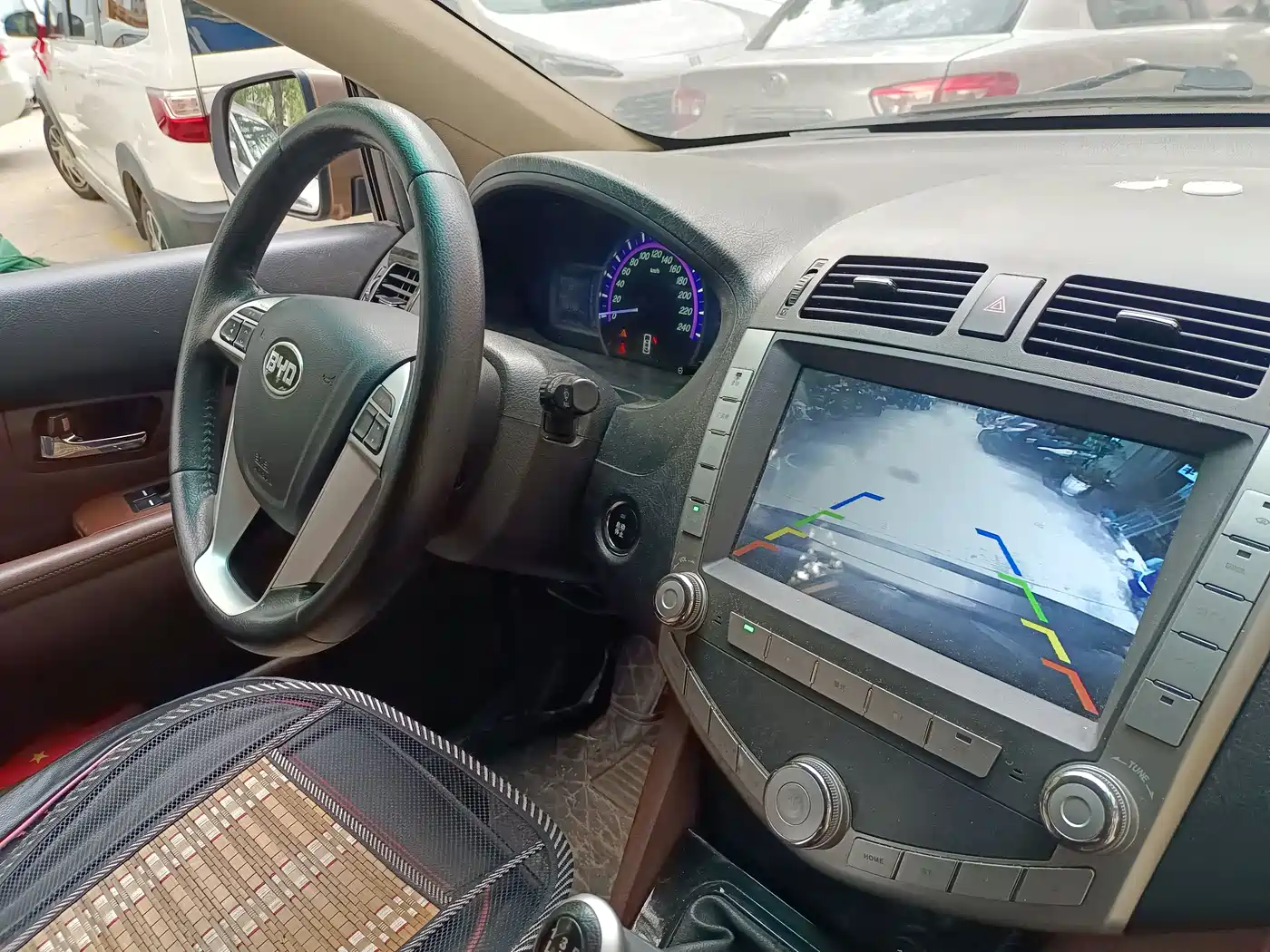 BYD S6 2014 Model 2.0L Manual Luxury 7-Seater фото 4