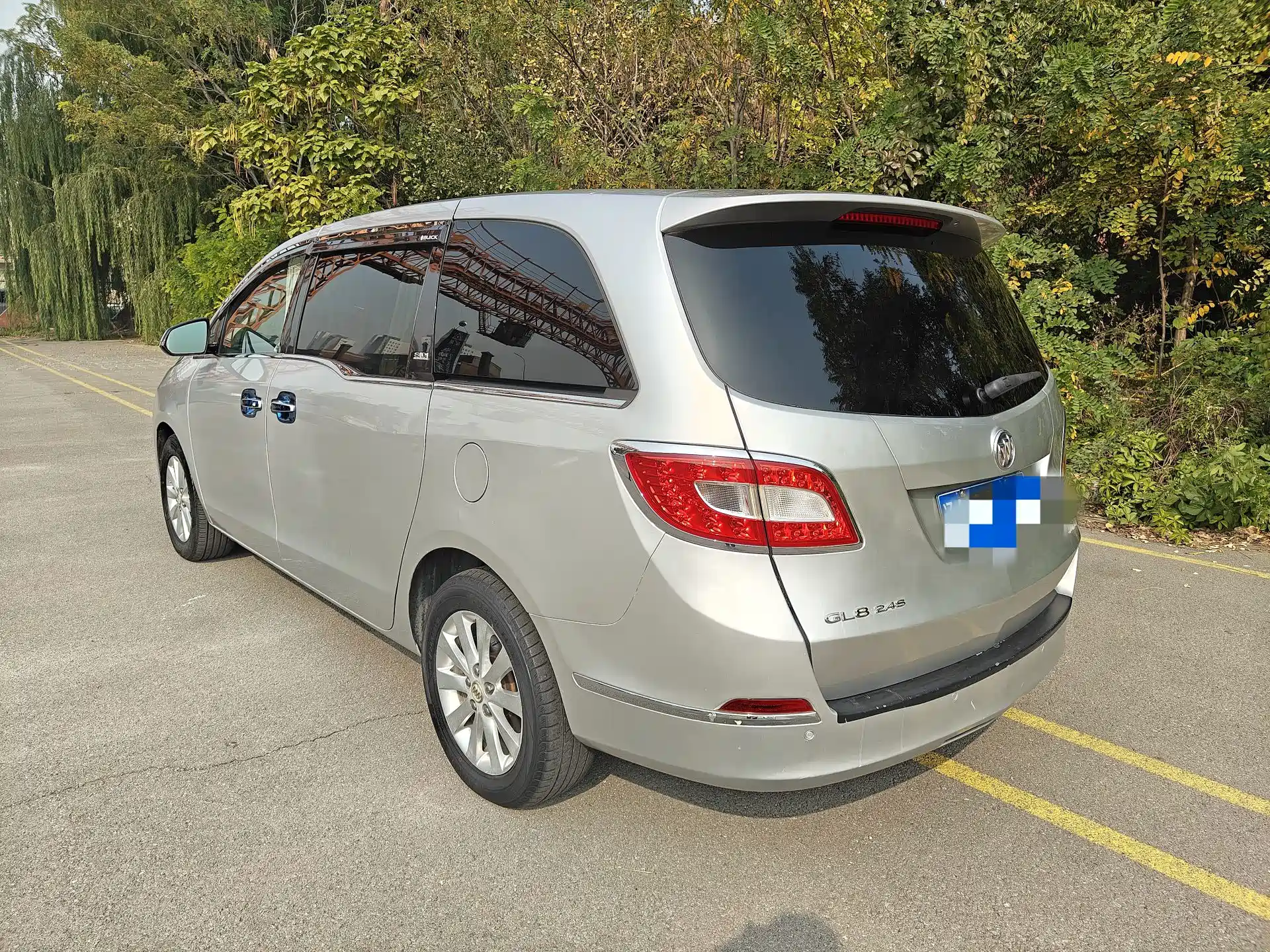 Photo 15 - Buick GL8