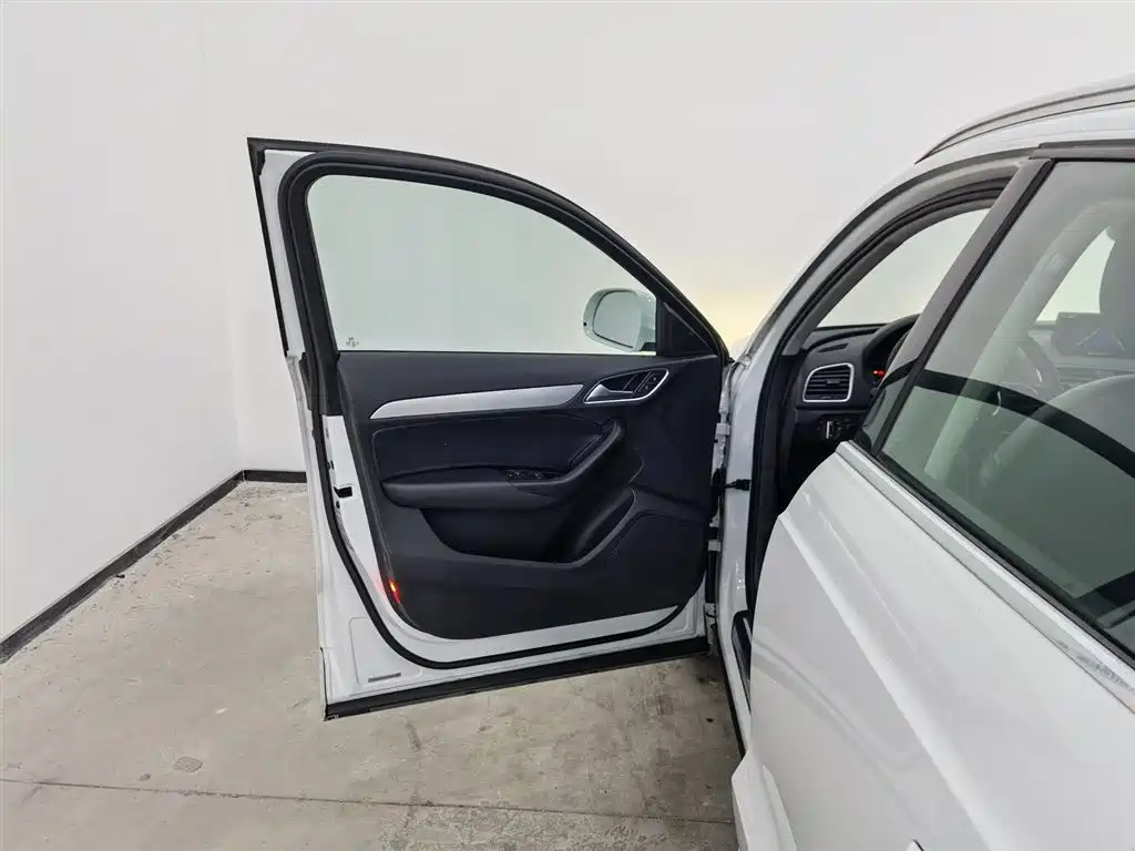 Audi Q3 2015 35 TFSI quattro Technology фото 8