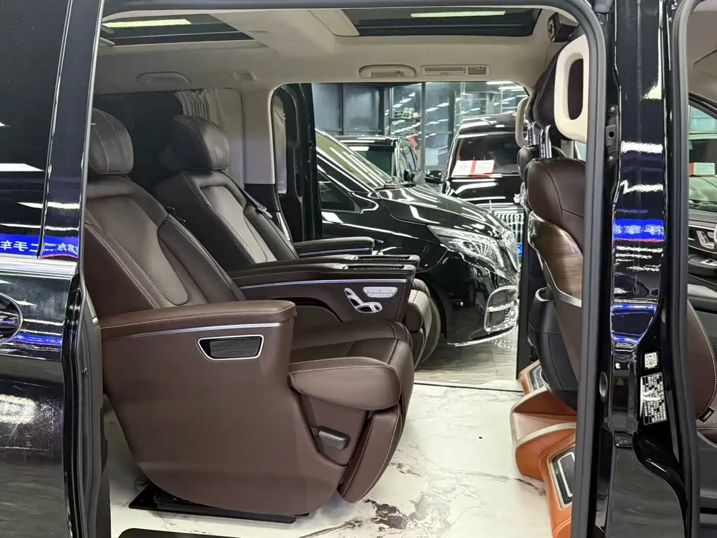 Mercedes-Benz V-Class 2022 V 260 L Long Wheelbase Luxury Edition фото 7
