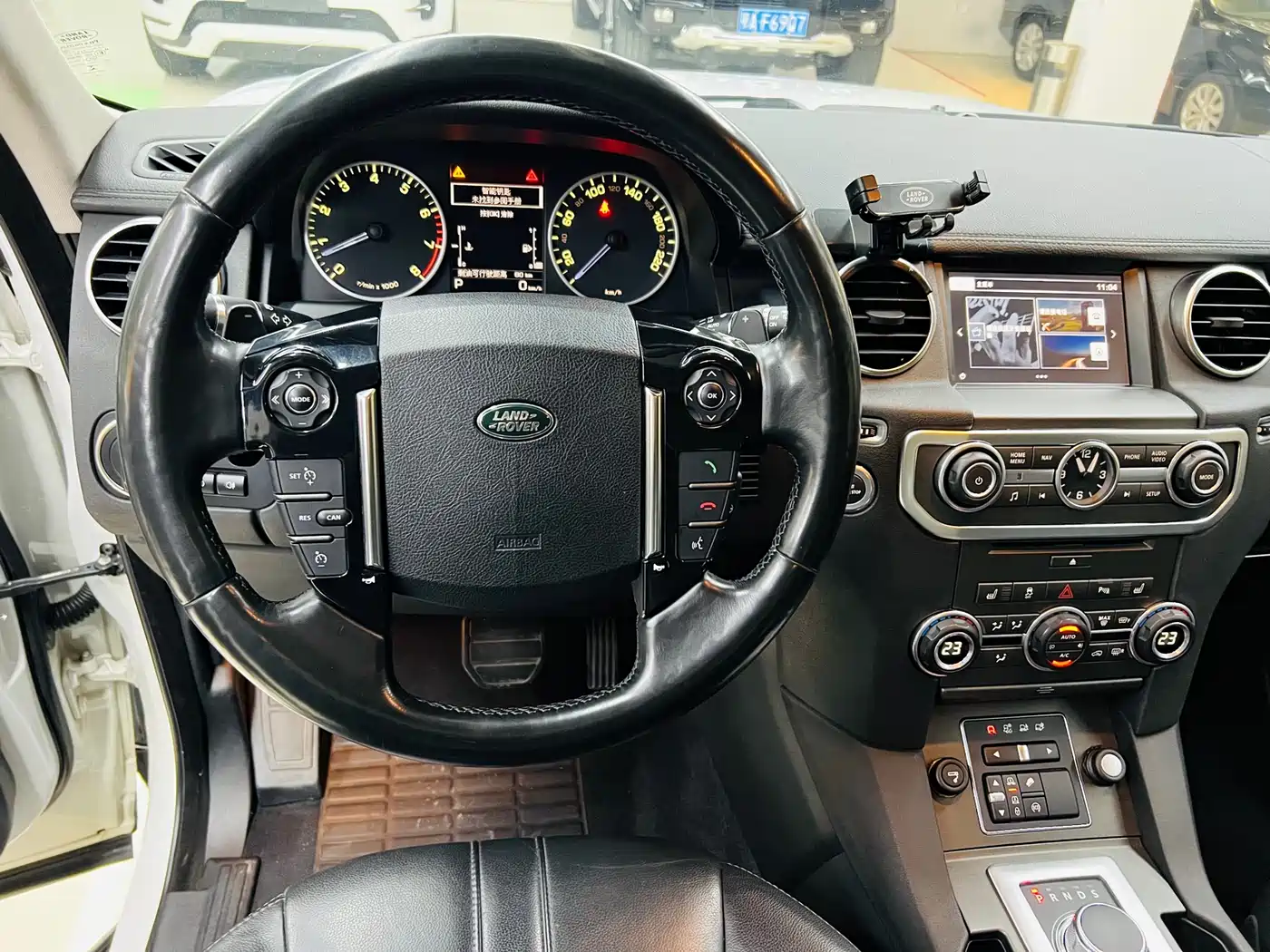 Land Rover Discovery 2016 3.0 SC Black Edition SE фото 10
