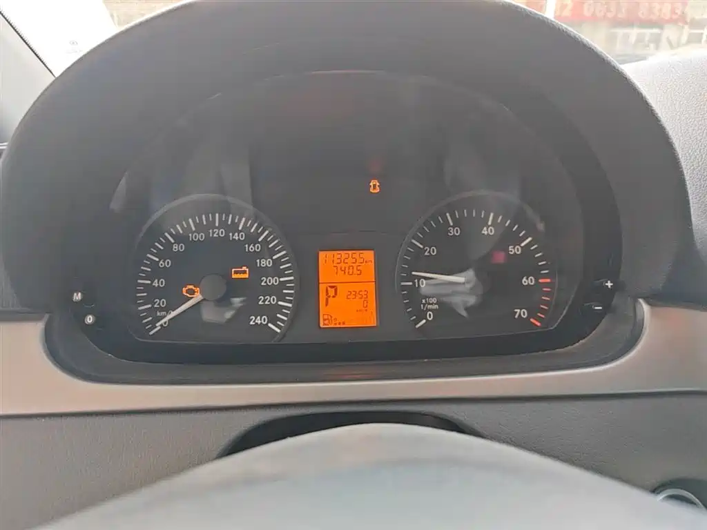 Mercedes-Benz Vito 2011 2.5L 7-Seat Executive Edition фото 8