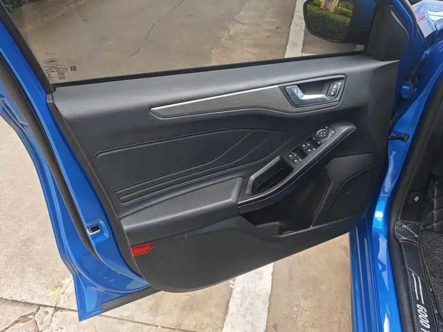 Фото 7 - Ford Focus