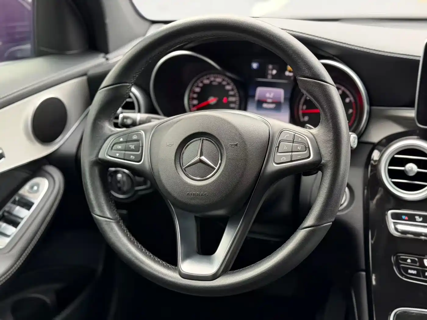 Mercedes-Benz GLC 2017 GLC 200 4MATIC фото 4