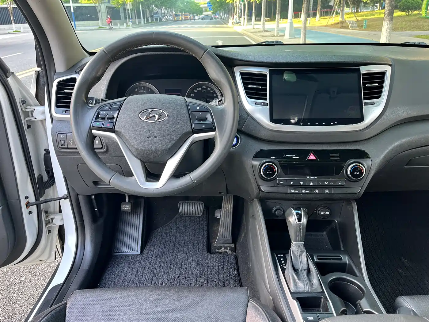 Hyundai Tucson 2018 1.6T DCT 2WD 15th Anniversary Special Edition фото 5