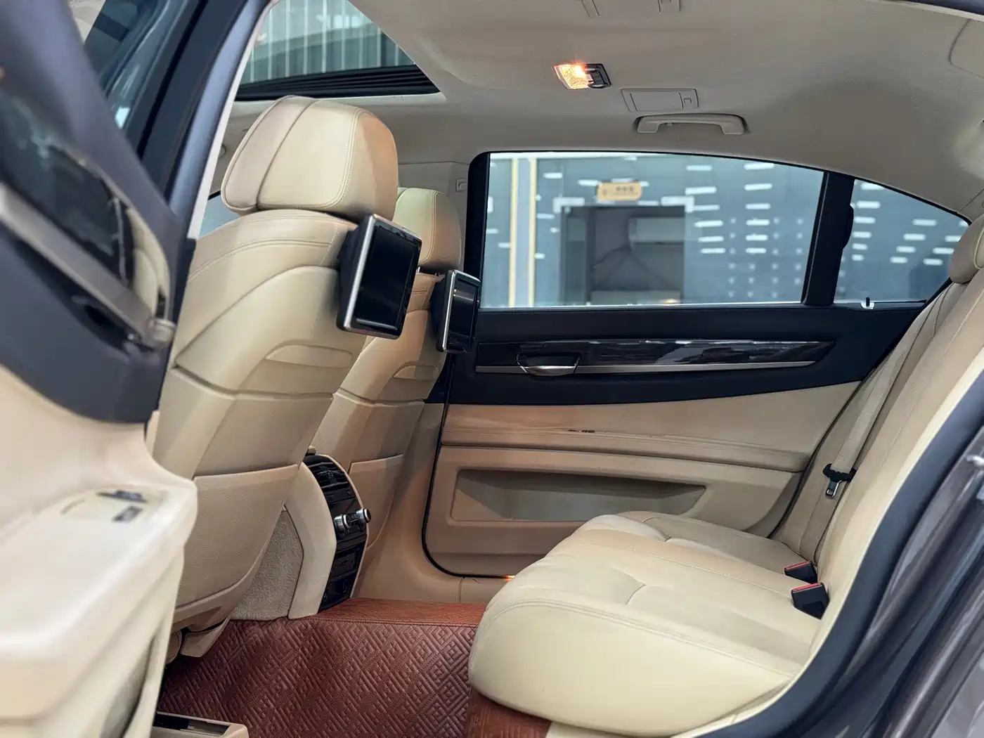 BMW 7 Series 2013 Model 740Li Luxury фото 6