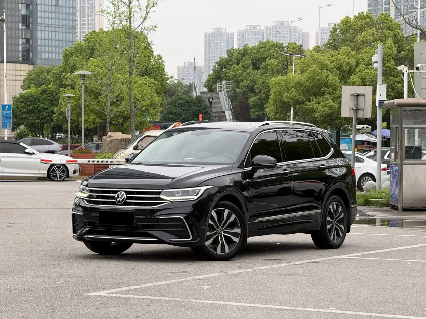 Volkswagen Tiguan L 2022 330TSI Auto 2WD R-Line Premium Edition
