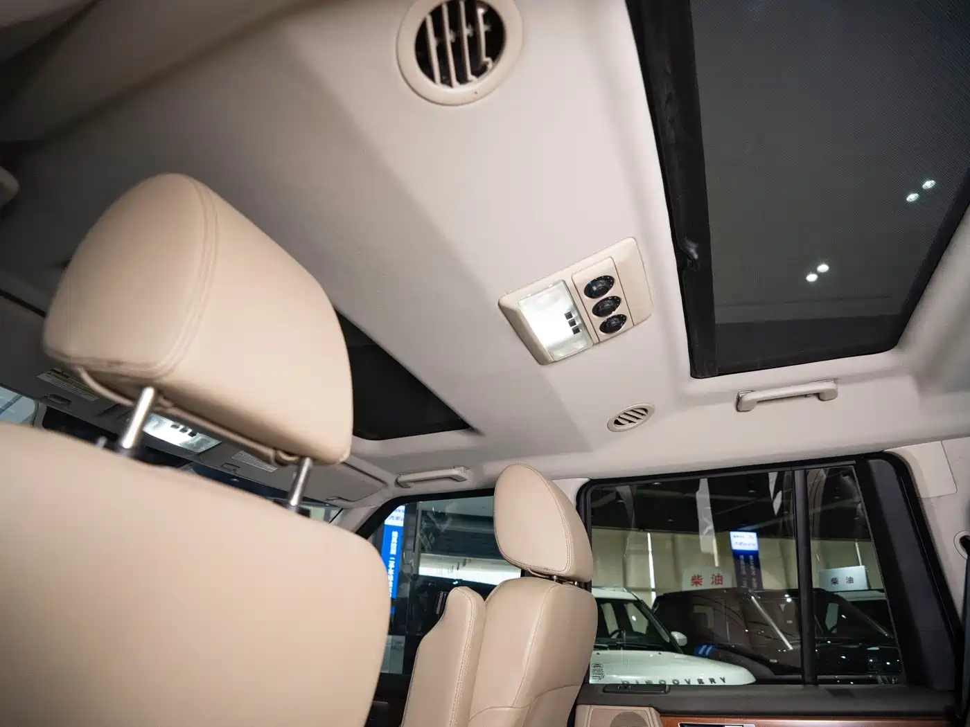 Land Rover Discovery 2015 3.0 SC V6 SE фото 10