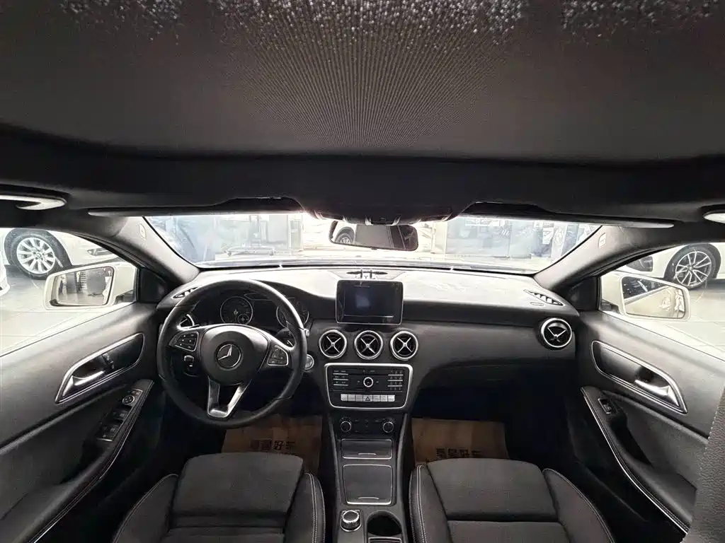 Mercedes-Benz A-Class (Import) 2017 Facelift A 200 Dynamic фото 5