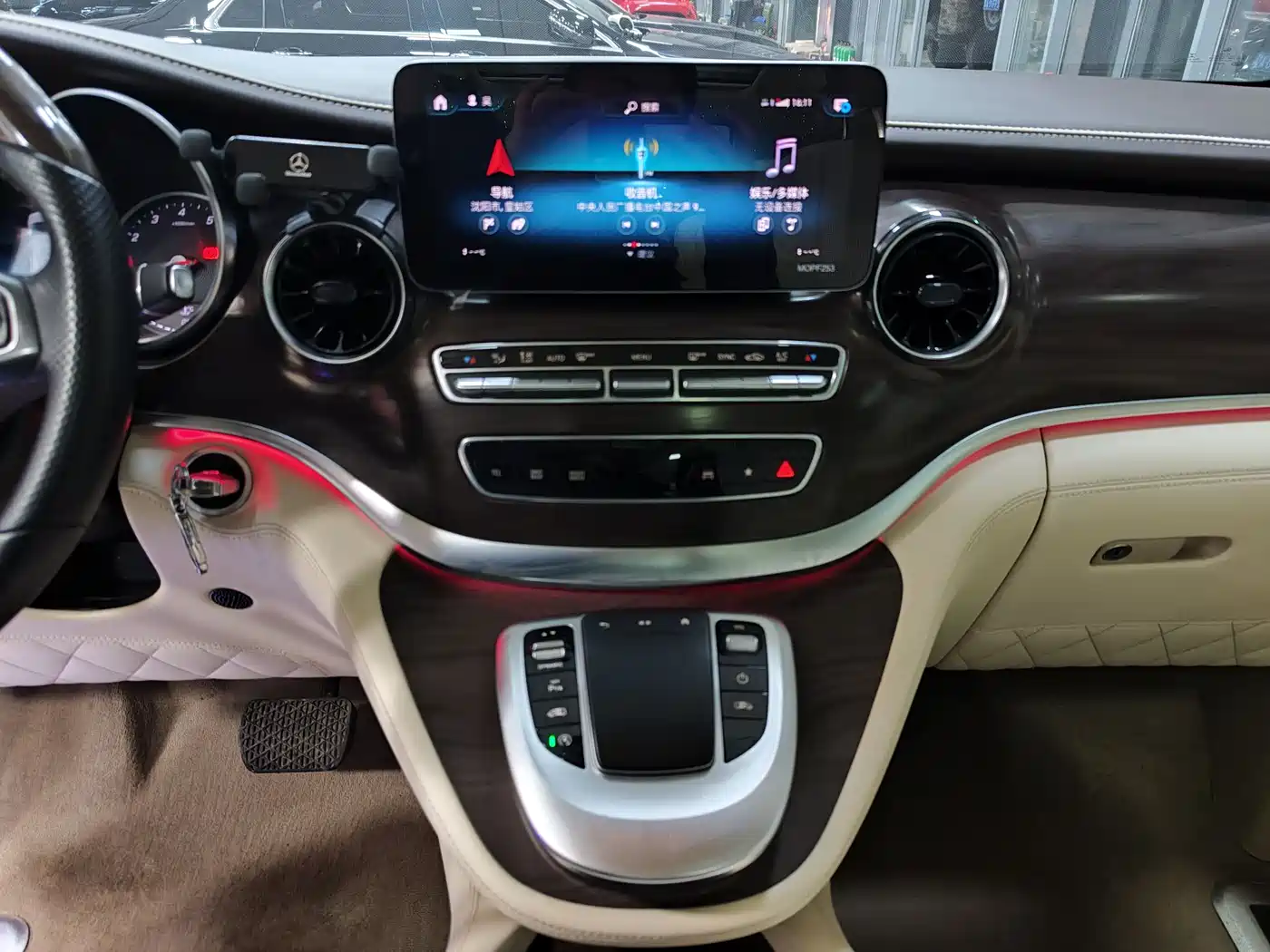 MERCEDES-BENZ V CLASS