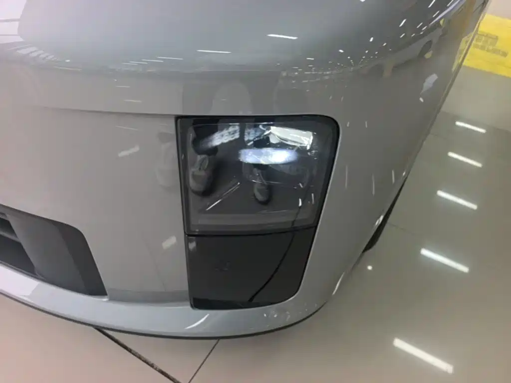 Фото 24 - Li Auto i6